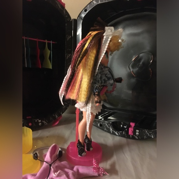 Lol omg remix doll - Picture 3 of 5